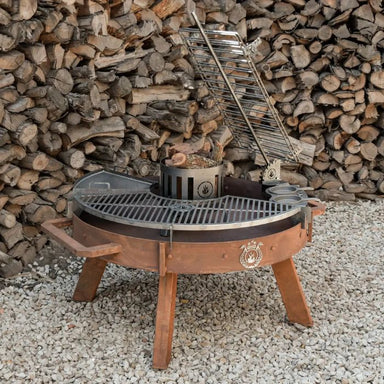 Fuegos Ram 120 rust colour with wood background