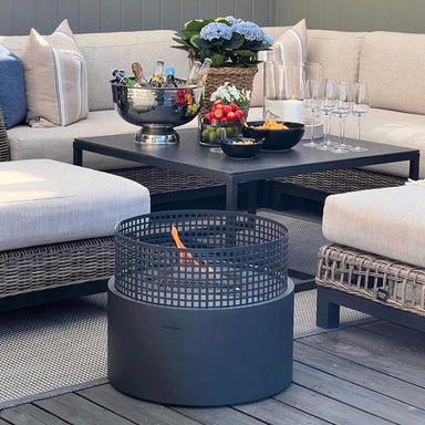 Outdoor living with fireflame