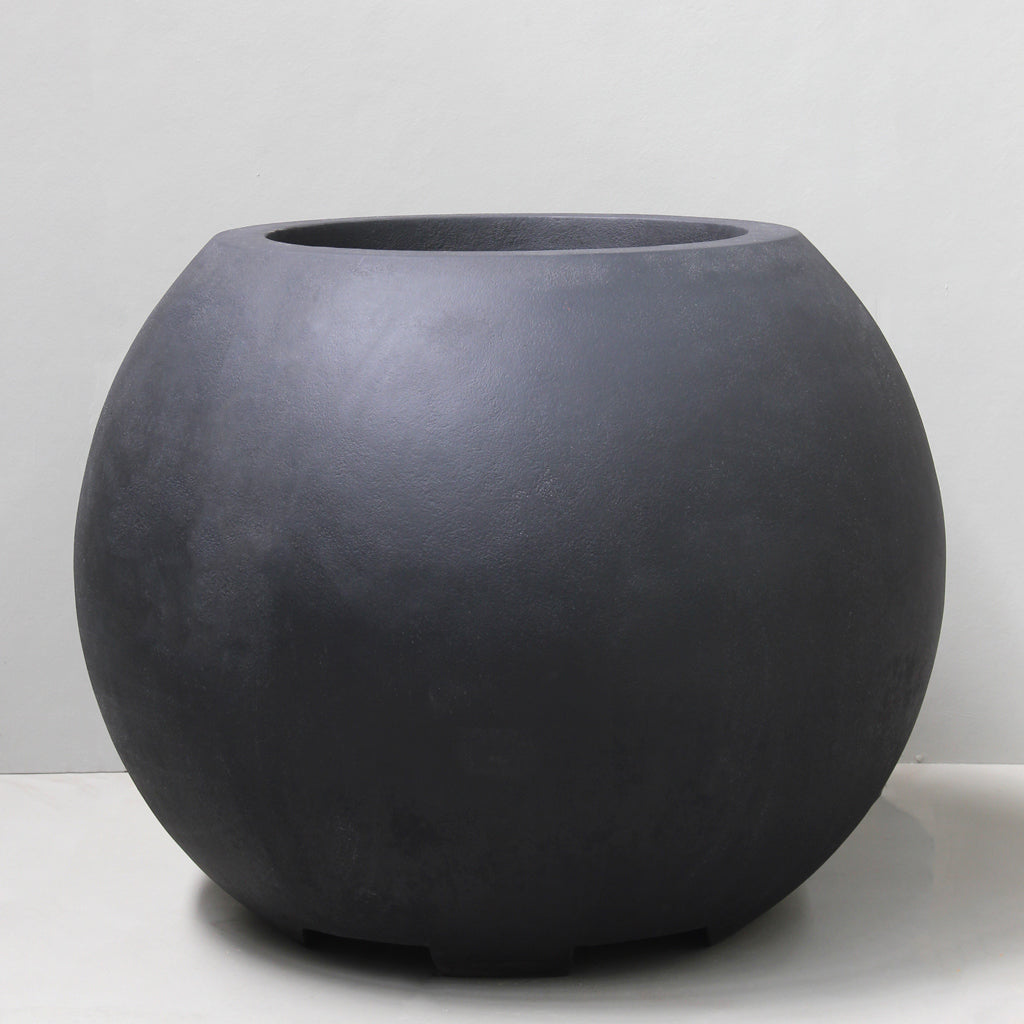 Titan Black Planter  front view