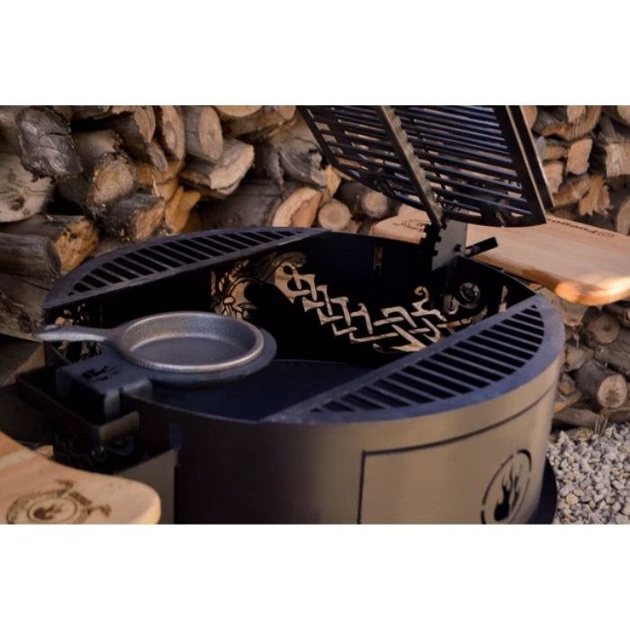 close look up of the grill set